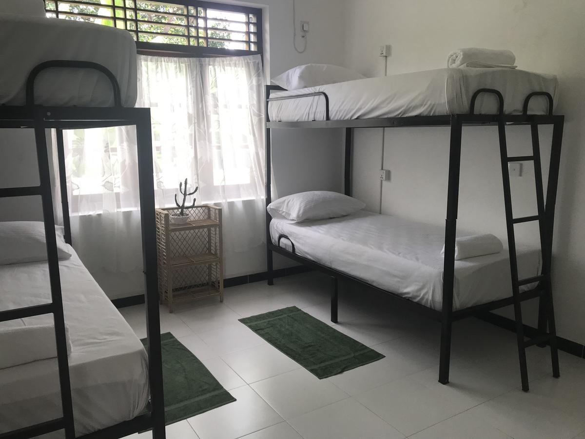 Bed & Bicycle Hostel Дехивала-Маунт-Лавиния Экстерьер фото