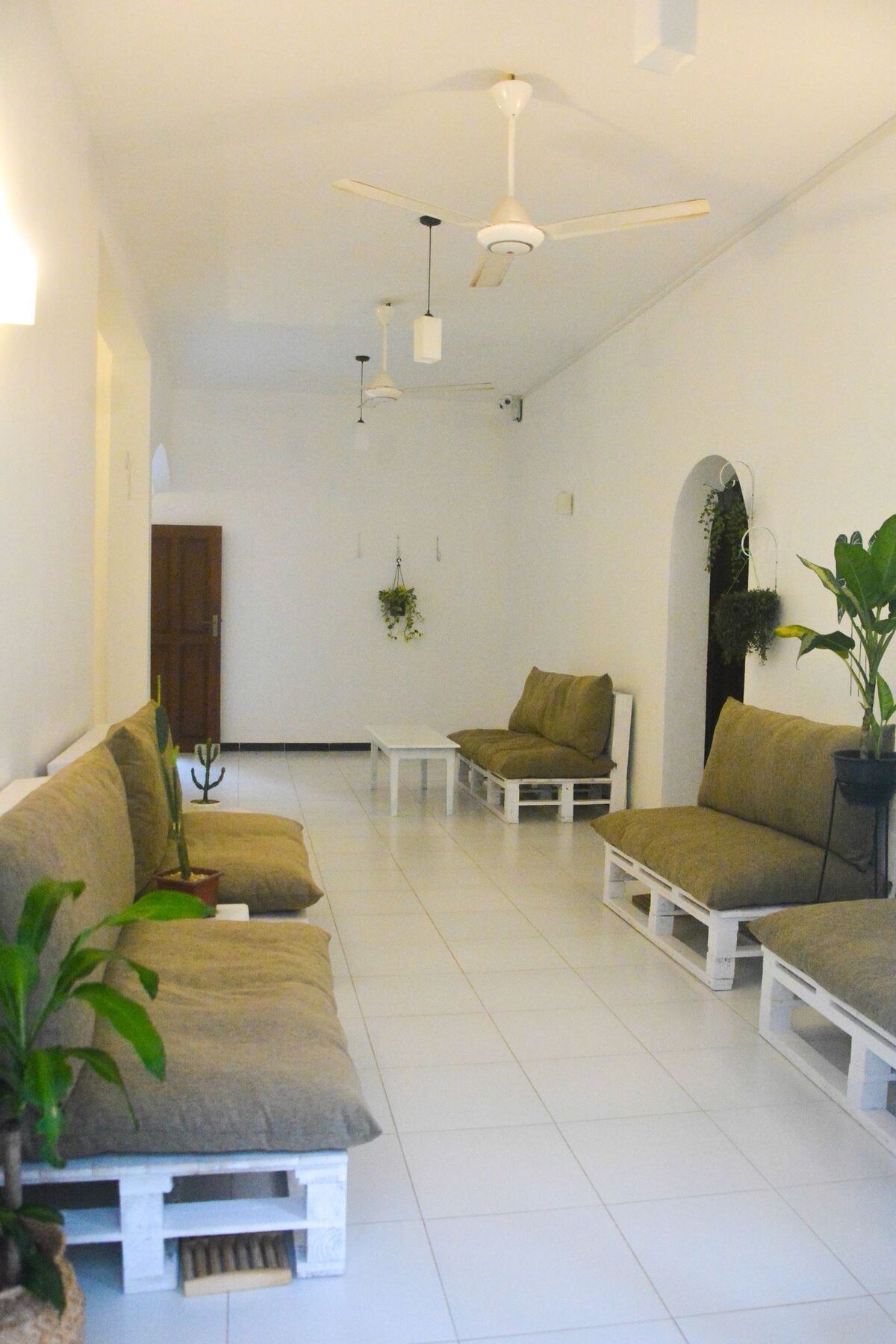 Bed & Bicycle Hostel Дехивала-Маунт-Лавиния Экстерьер фото